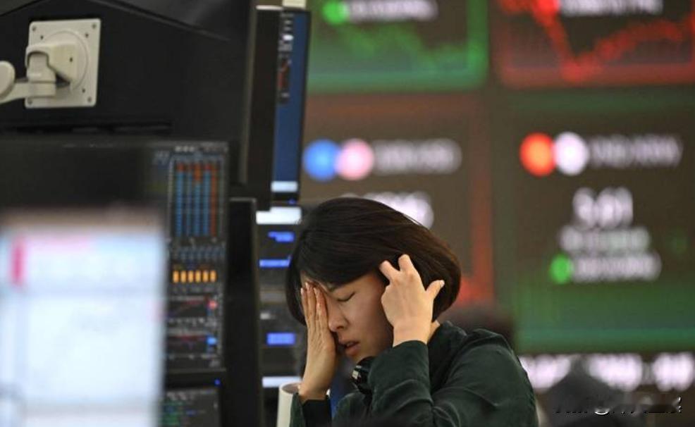 了不起的韩国股民。 成也萧何，败也萧何。 说实话，看完韩国这出戏，我心里