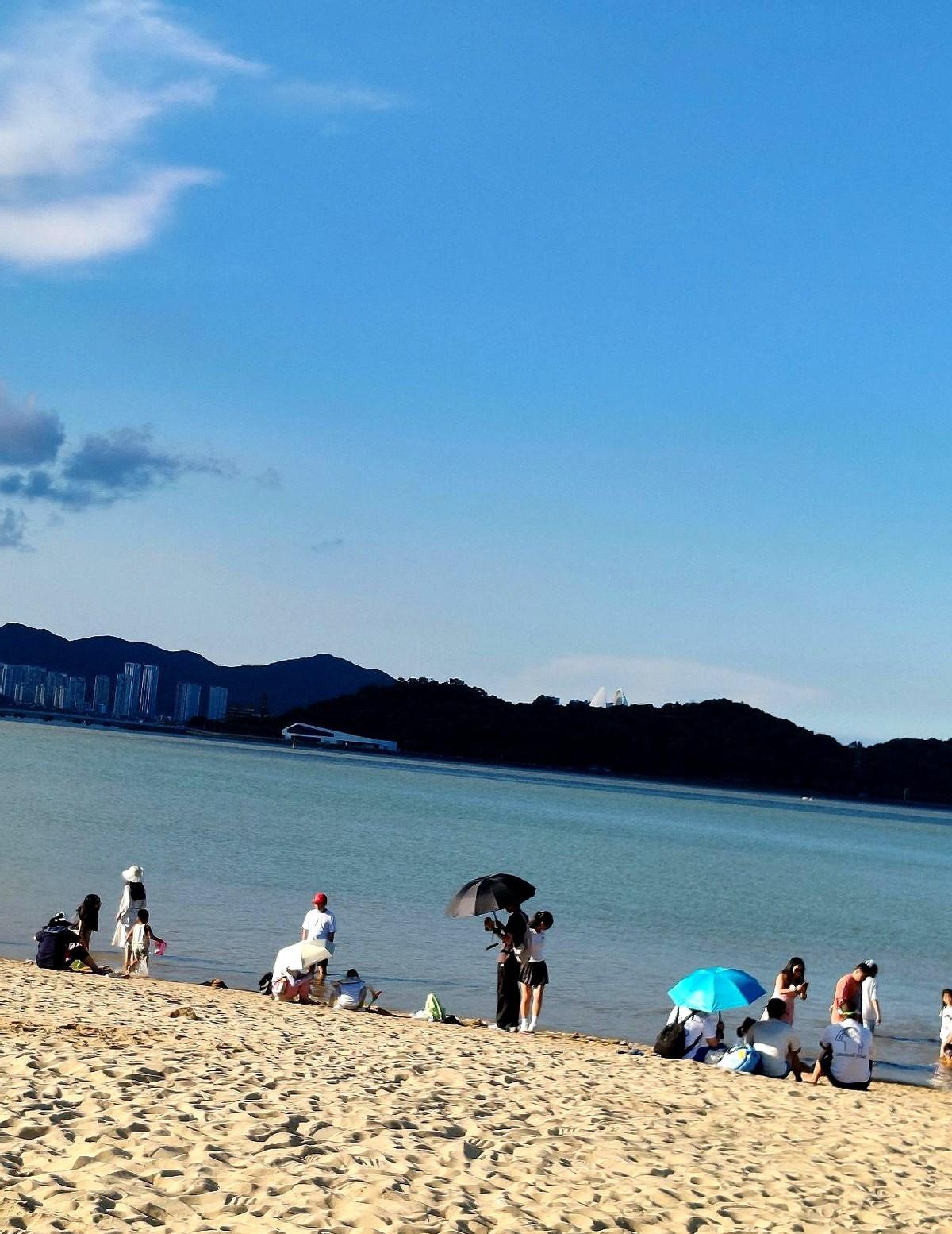 广东一对夫妻离婚，孩子两岁判给妻子，丈夫每月给1500的抚养费。离婚四年后，前