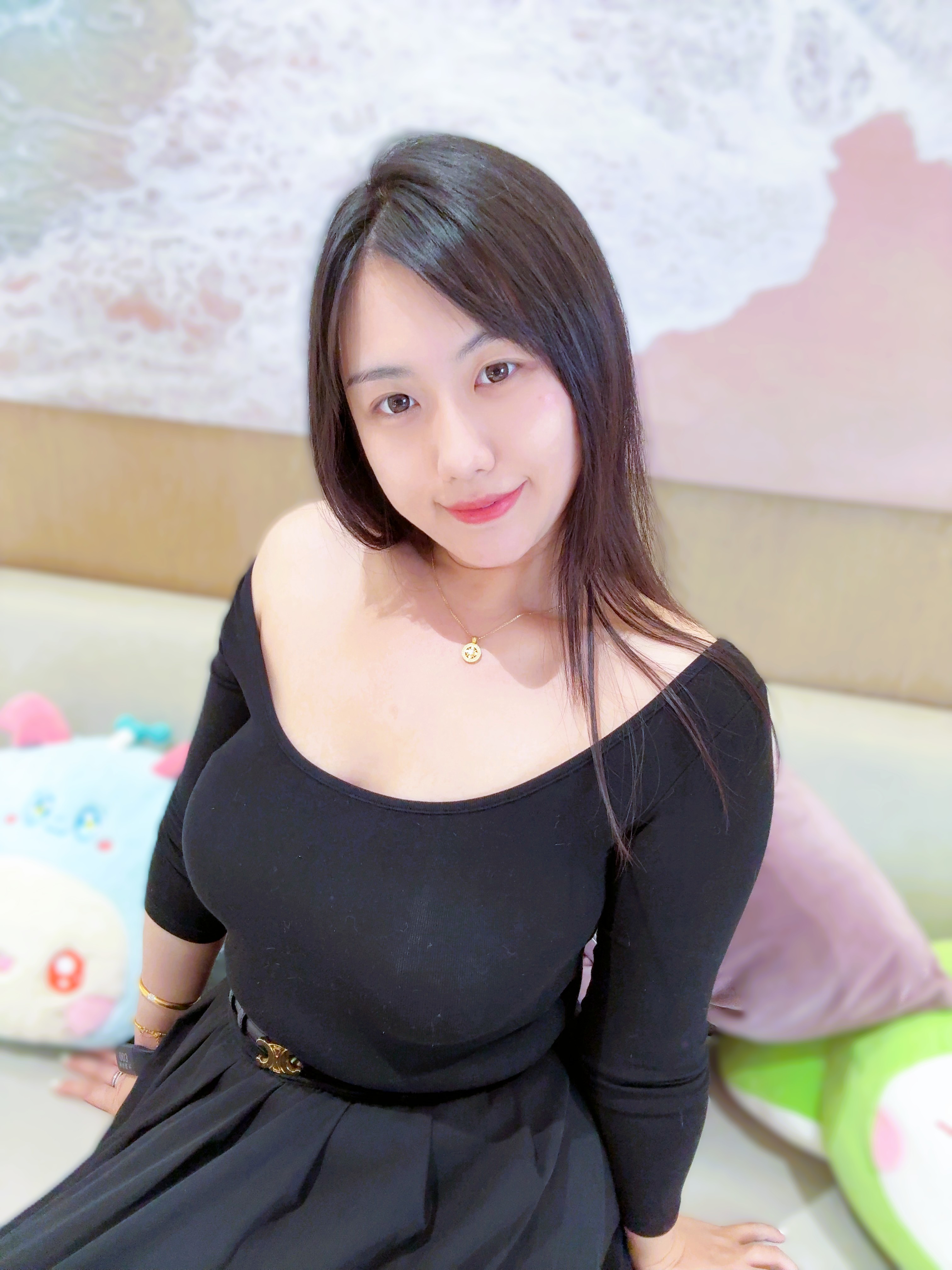 黑色裙装下的静谧时光，邂逅温柔自我