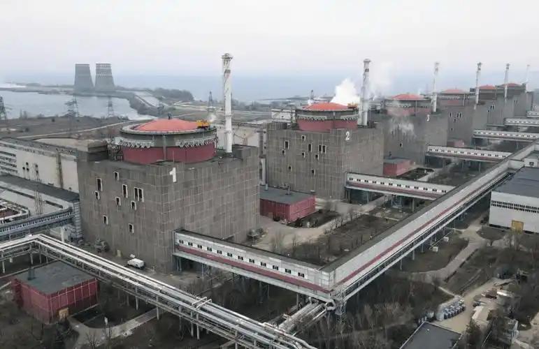 5月30日，全球都在鬼门关前走了一遭。一架满载烈性炸药的自杀式无人机，以手动光纤