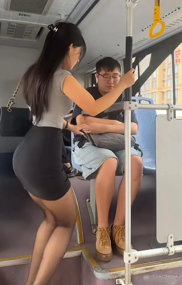 不是兄弟你怕什么？活该你没有女朋友。