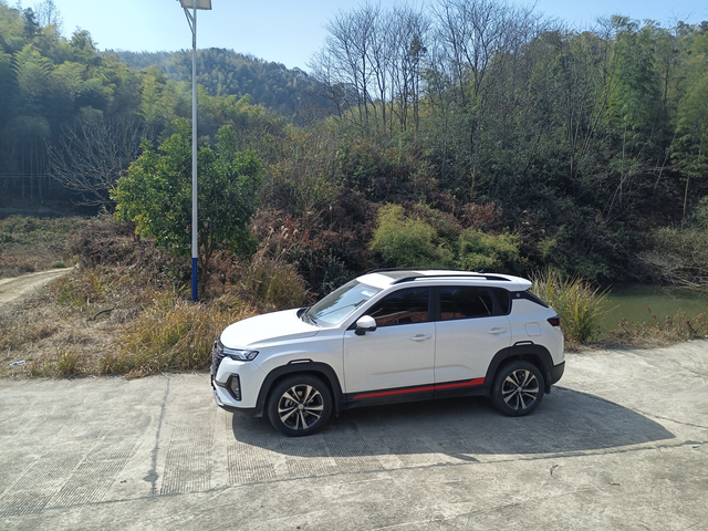 这样的长安CS35plus你还喜欢吗【用车槽点】一、最想吐槽的是提车价格。去