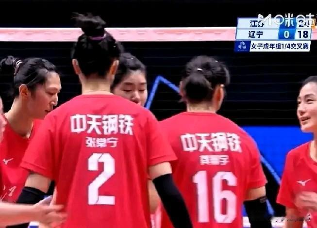 江苏女排半决赛战福建女排，庄宇珊大战吴梦洁，谁能笑到最后？个人觉得，这场比赛