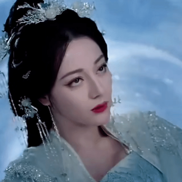 《白日提灯》档期好的离谱，今日开播，周六到清明假期连更、日更多集，同期无竞品，平