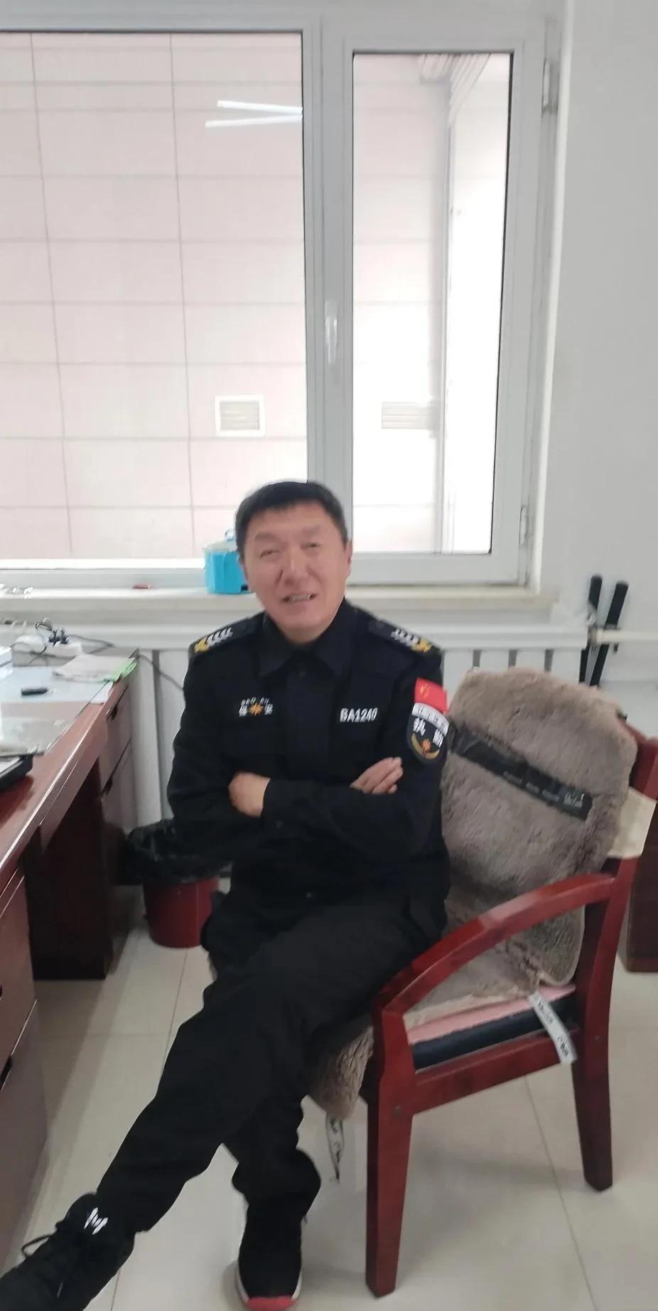 男人的终点是保安，五十岁以上你说不干保安能干什么？打工都没有人要了，跑外卖就怕有