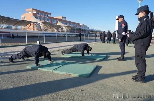 考警察公务员难不难？还是中等难度。（公安岗）属于“门槛高、流程长，但笔试竞争压力