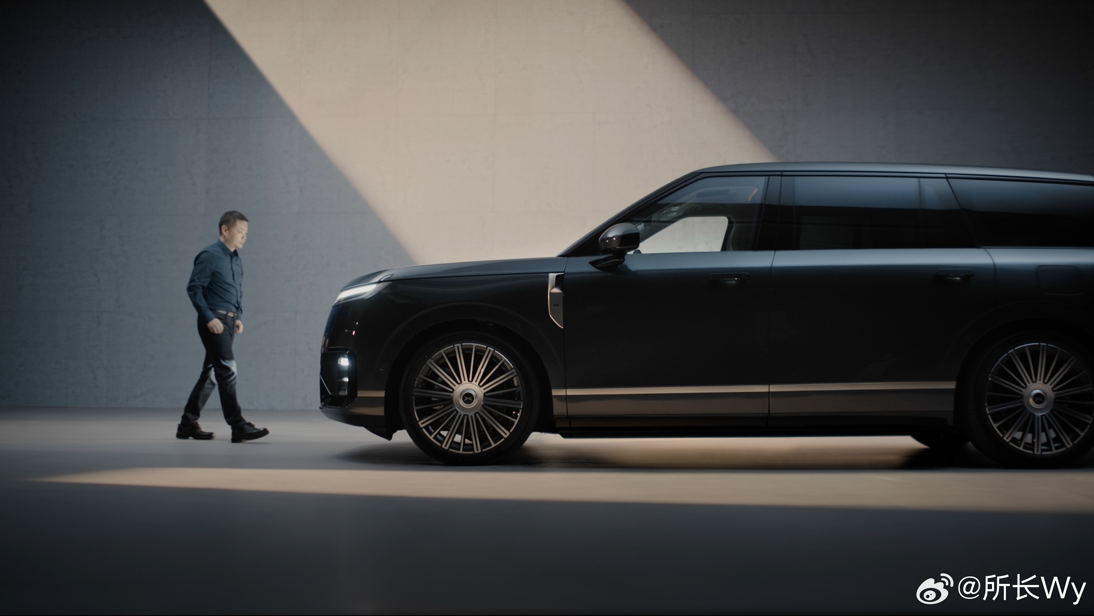 何小鹏沉浸式体验GX百万级气场这次不谈参数，从大灯、侧窗、轮毂、电动迎宾踏板