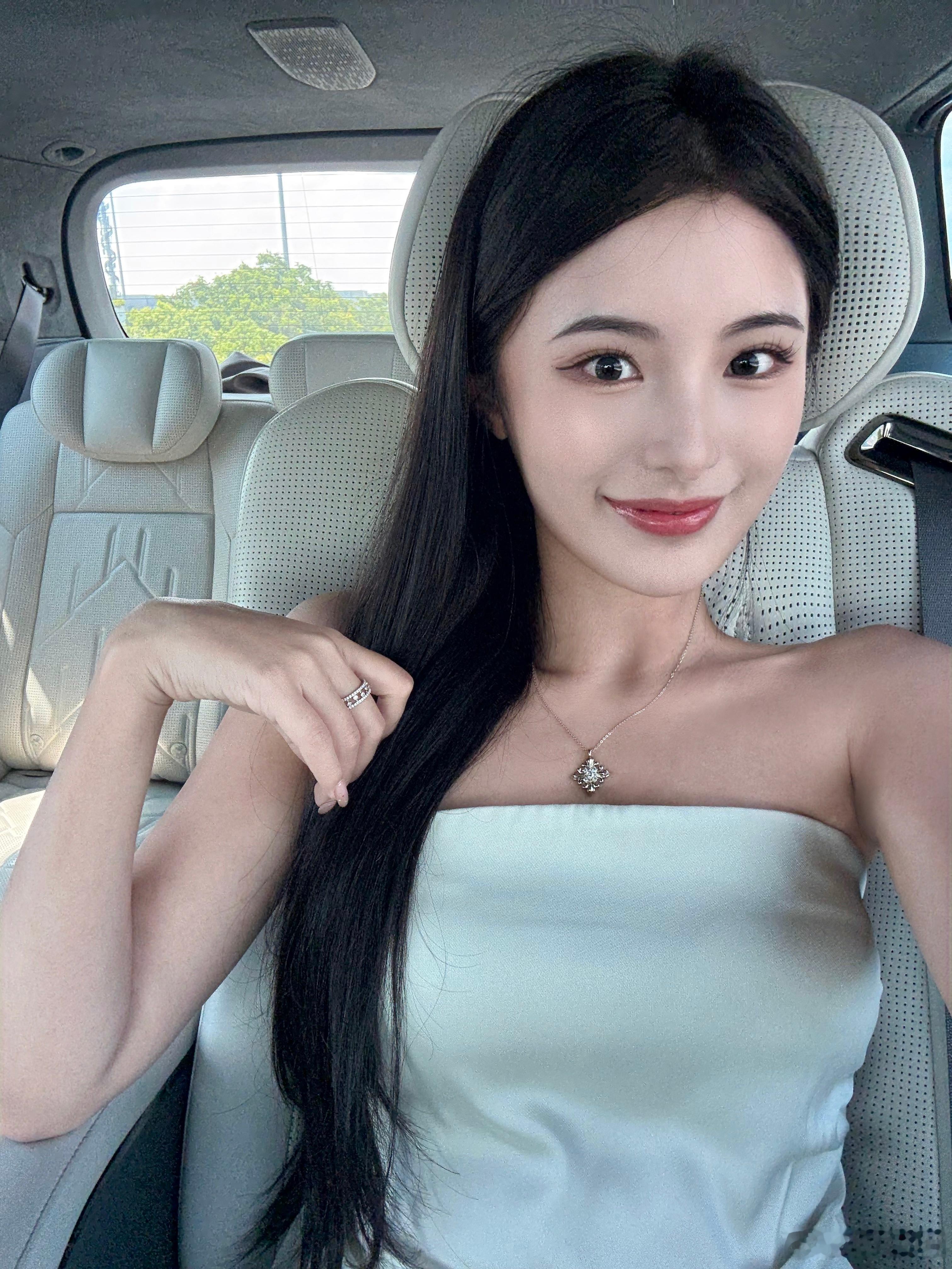 今天一天飞三城！特地转来上海待了一个下午～为的就是来听听极氪9X的Naim音响～