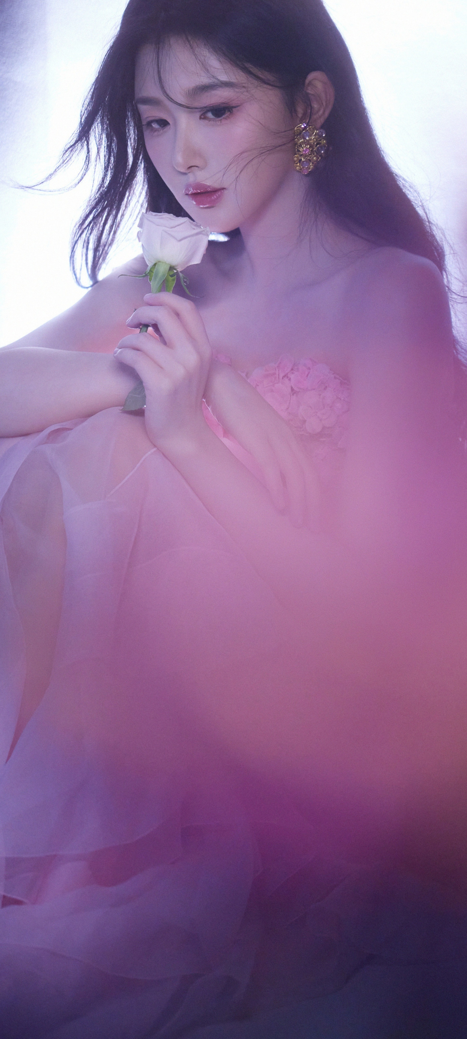 孔雪儿穿搭壁纸，粉红少女。孔雪儿