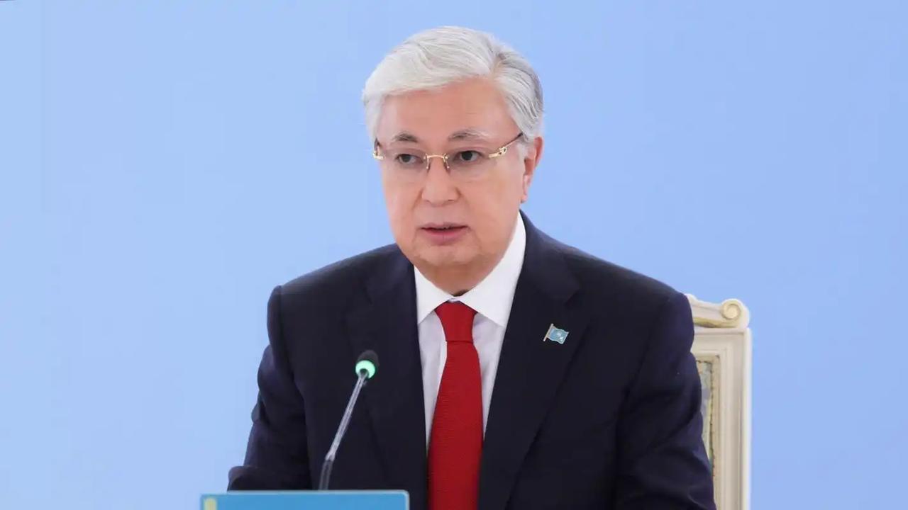 *刚以71.17%高票赢下大选，哈萨克斯坦总统托卡耶夫第一件事居然是开全国直播，