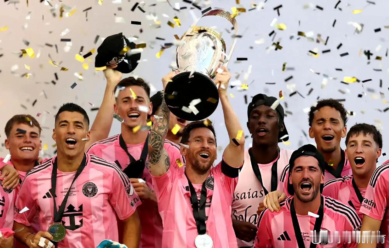 梅西夺得美职联冠军，让梅罗的球王之争再无悬念。此前，梅西和C罗在冠军荣耀方面平