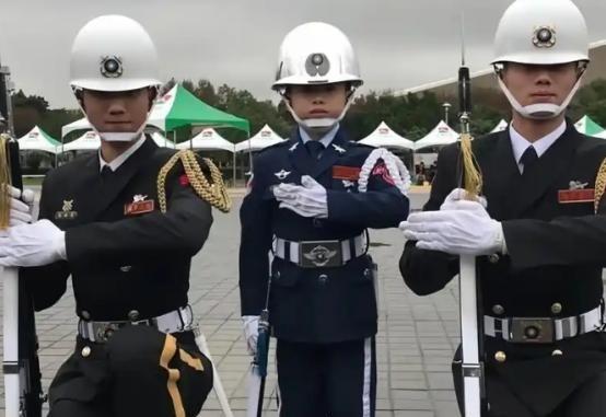 国家统一后18万台军怎么办？有消息称，台湾现役部队大约有18万人左右，统一后这部