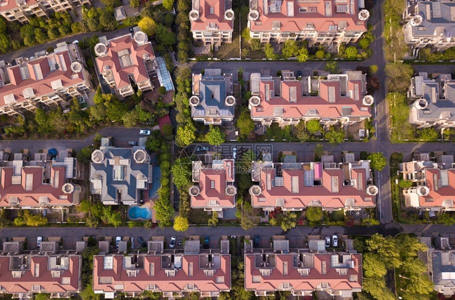 二十年后，中国一二线城市近郊那些老独栋别墅，会不会反而成了最值钱的资产？看好