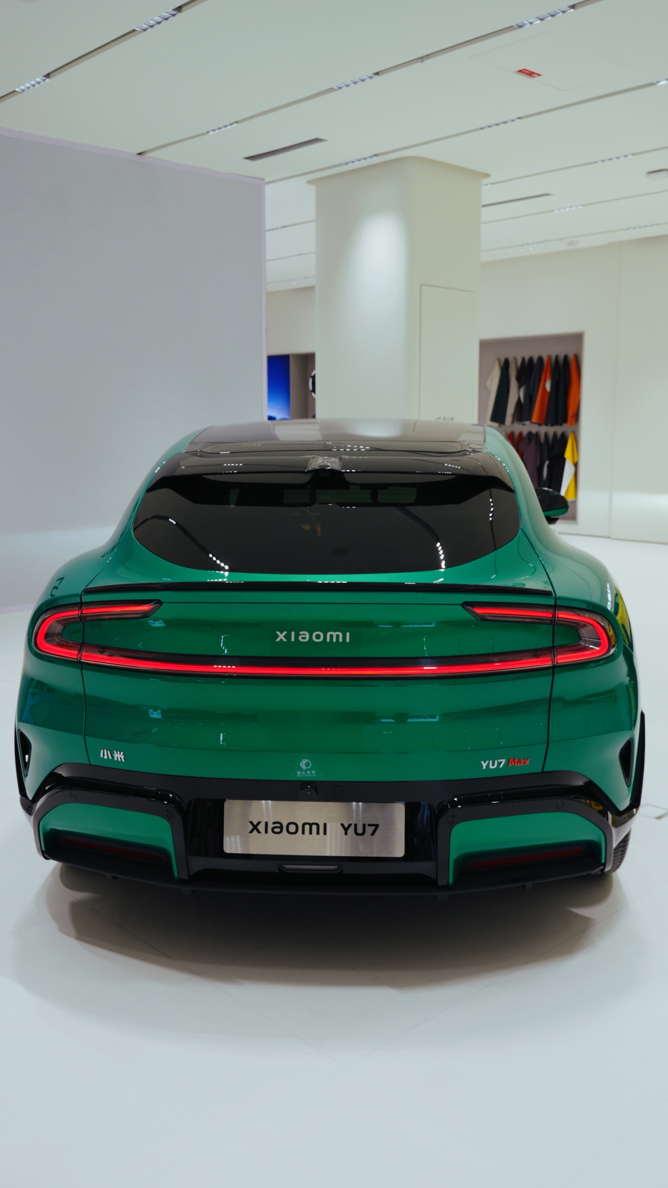 跟米粉一起体验米车，直观感受yu7整体内饰设计比su7更成熟些，质感也比su7