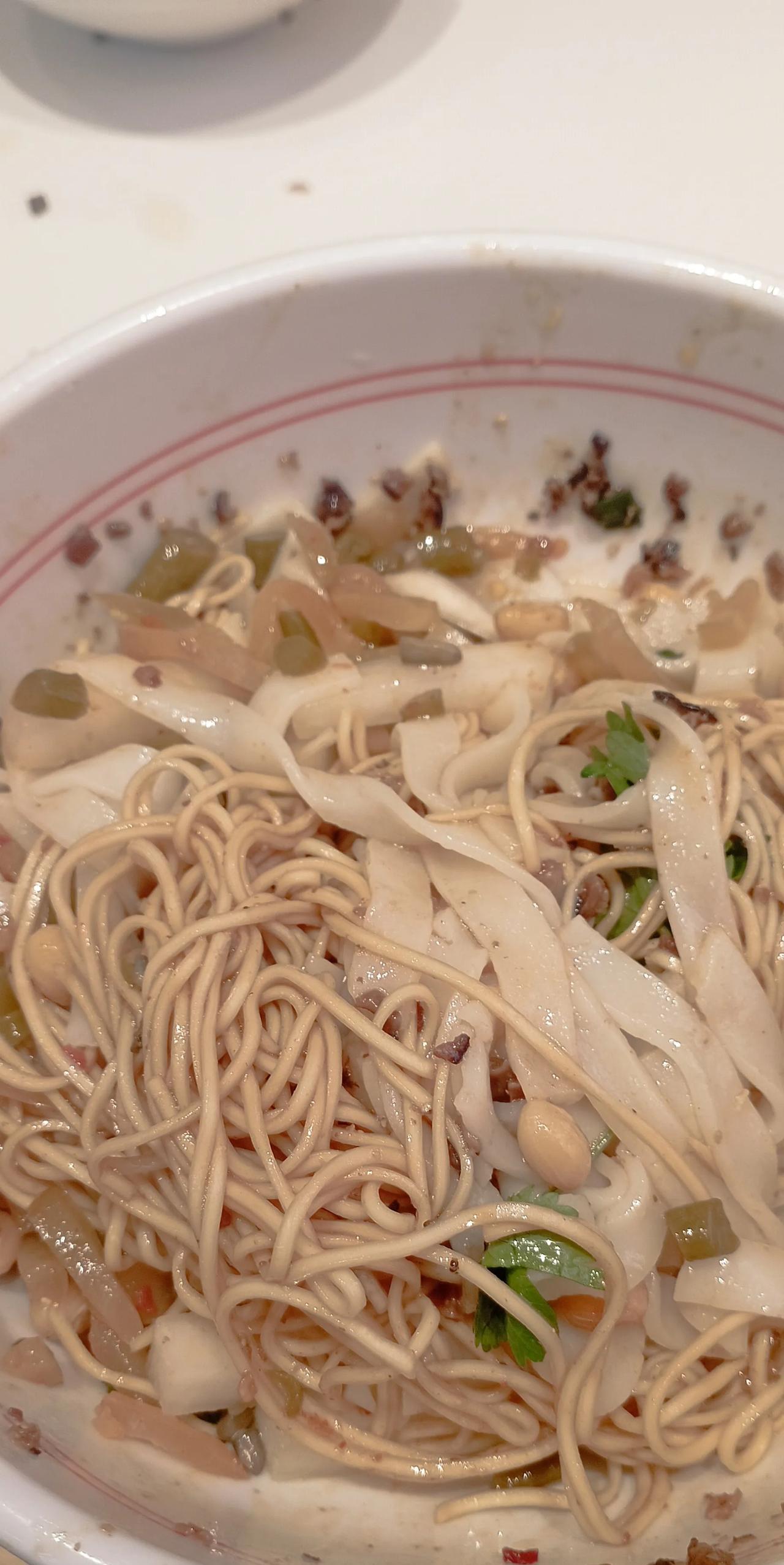 一碗炸酱面，简简单单，又是一餐