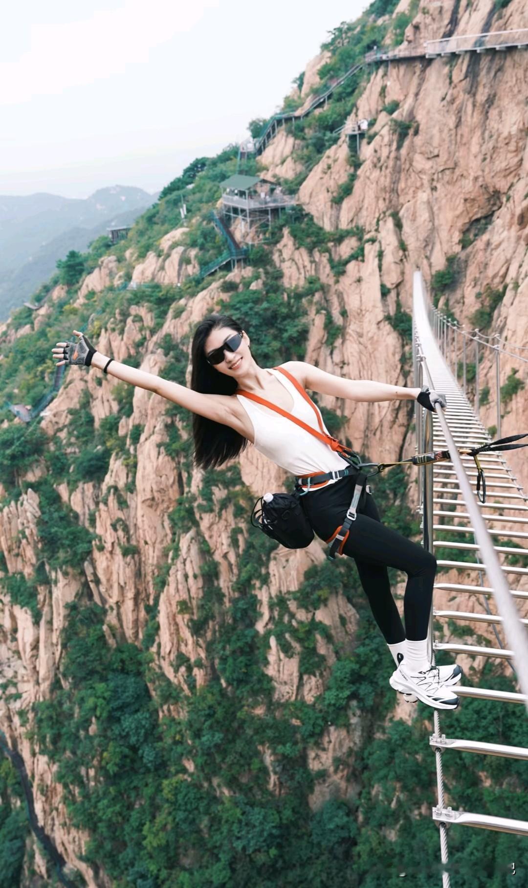 尝试爬山，发现爬山是一种很好的运动。爬山是很好的有氧运动，一起加油吧