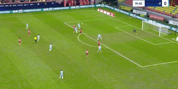 艾堃作为金哨这个判罚就有点不合适了，本来成都蓉城进球就是有利进攻，结果你却提前吹