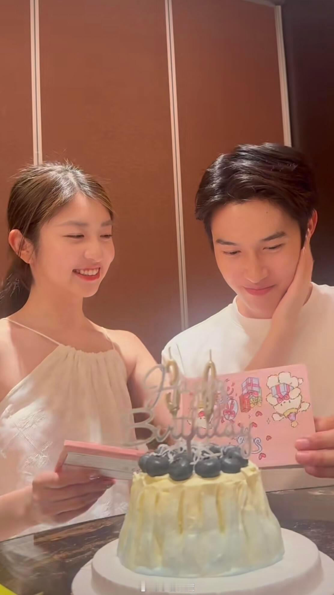 他俩这生出来小孩得多好看还得是蓝蓝的审美最大还原老方的美貌一开始低估了当医生的