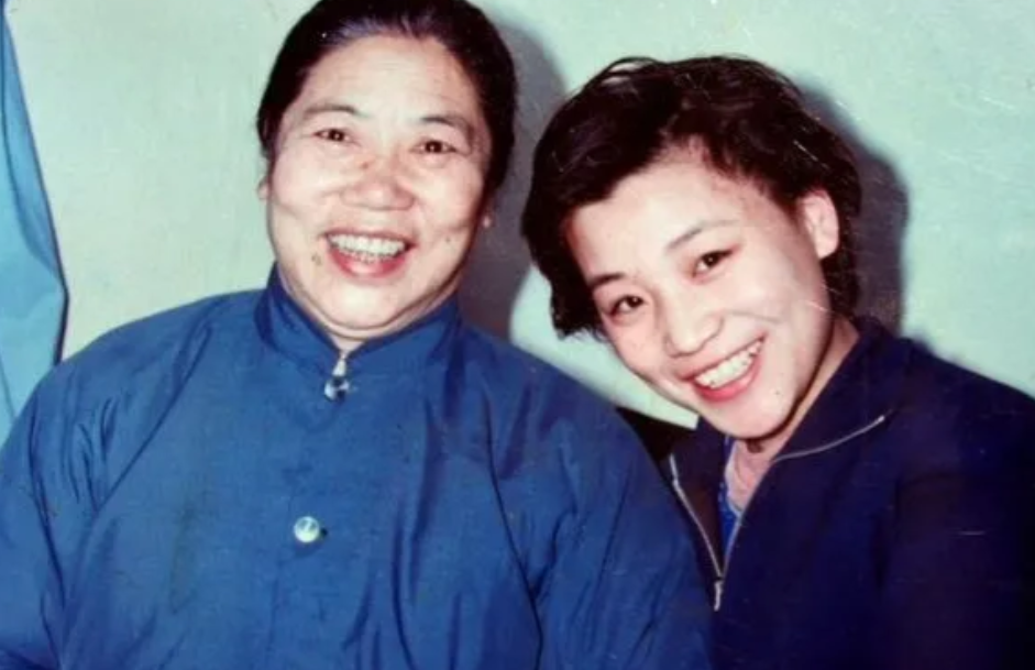 1997年，“豫剧大师”常香玉发现孙女“小香玉”表演的豫剧加入了武术和舞蹈，她斥