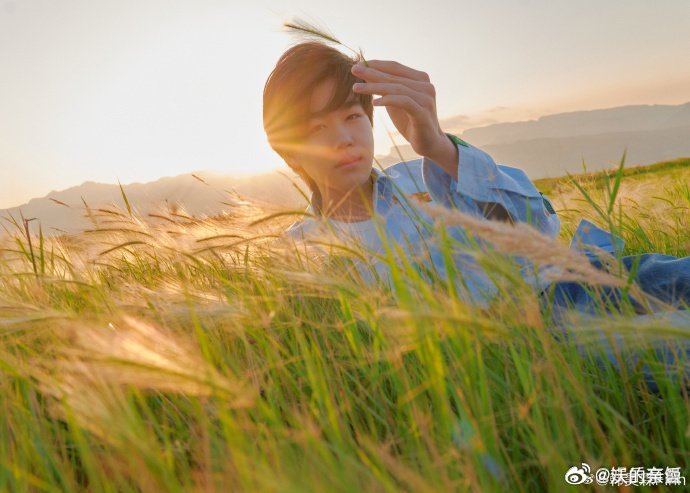 小时候就不属于好看男孩儿长大更是没法儿看了​​​