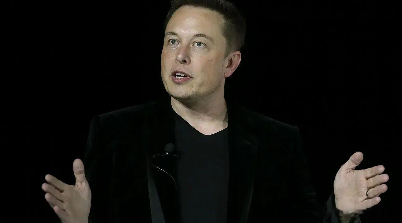 凤凰新闻【马斯克谈Seedance2.0：发展速度太快了】凤凰网科技讯2月12