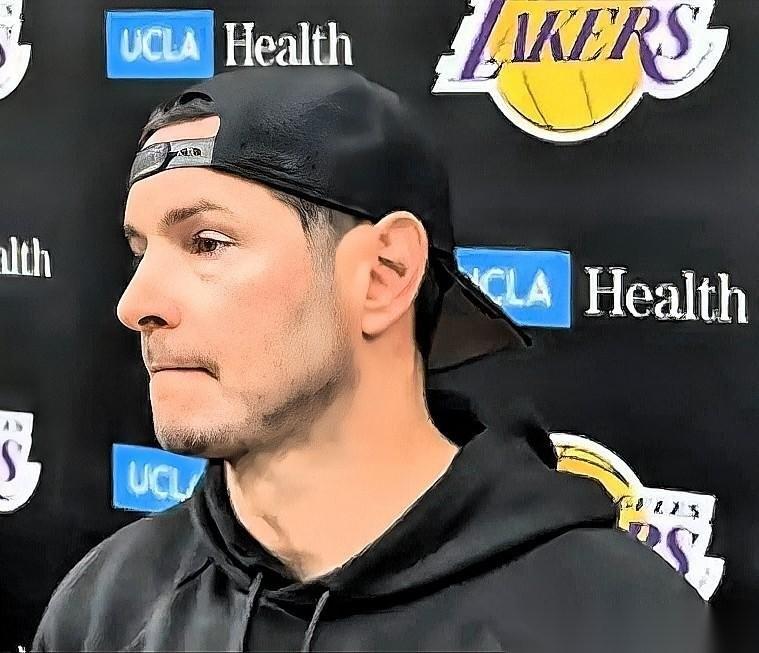 湖人中锋艾顿终于得到了主帅雷迪克的认可！湖人季后赛2-0领先火箭，最让人意外的