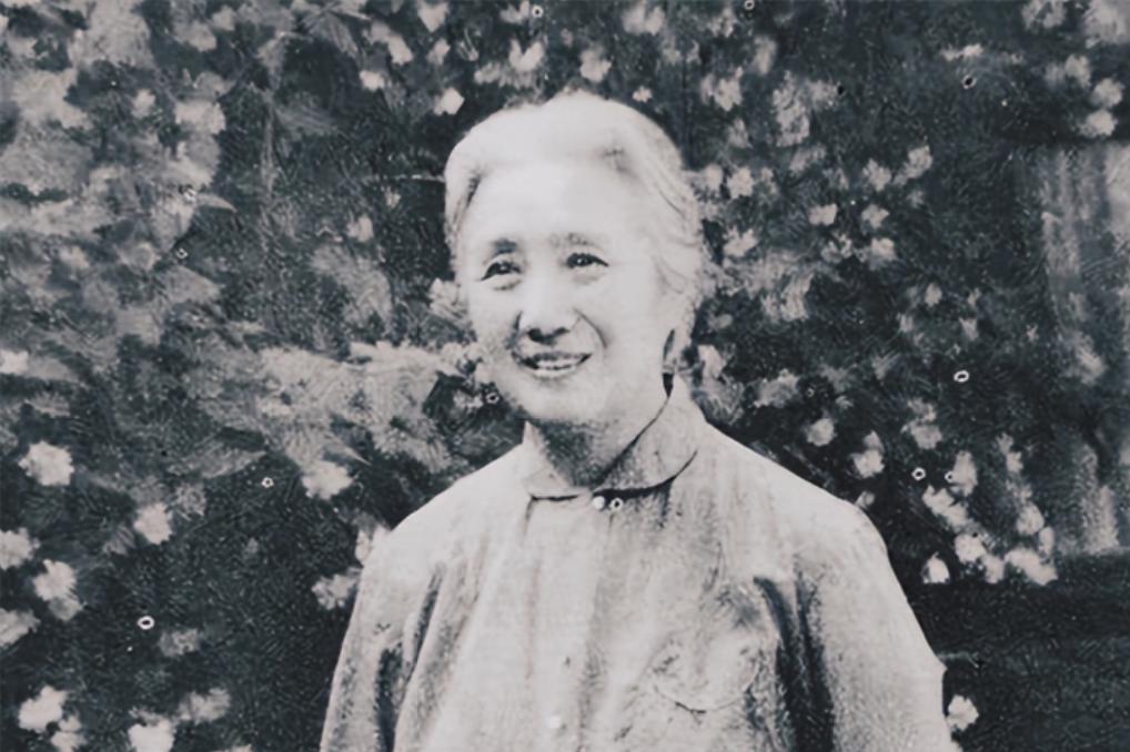 1950年，宋时轮在一家饭店用餐。服务员添茶水时随口提了句，