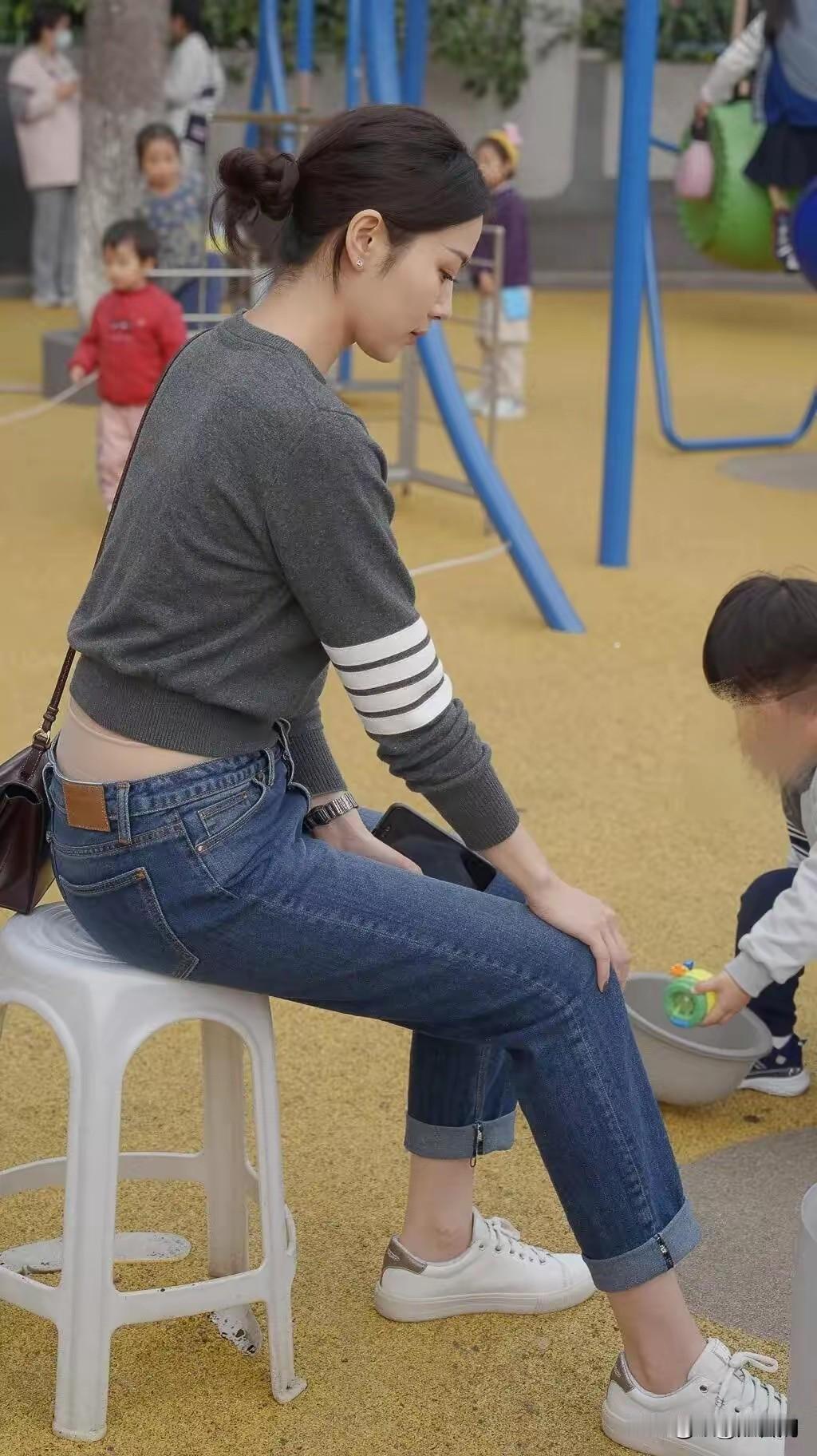 去一趟看上好几个孩子妈妈这可咋办咋？又是一年幼儿园开学季我都不愿意去接孩子