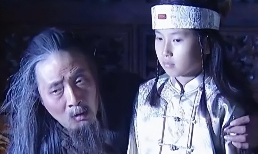 1858年，洪秀全9岁的长子要选妃。4个妃子送过去后，他再也没出过大门。然而，被