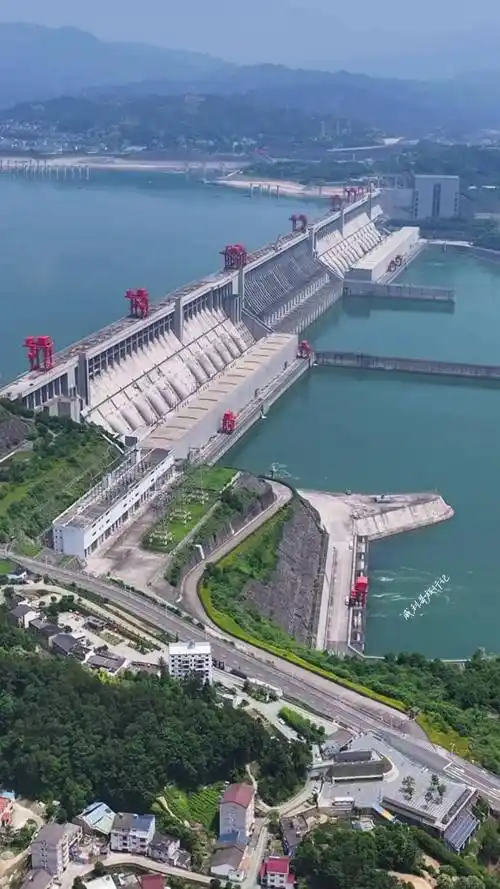 日本网友放话，要是中日真打起来，日本第一个炸的不是中国的大城市，而是三峡大坝。得