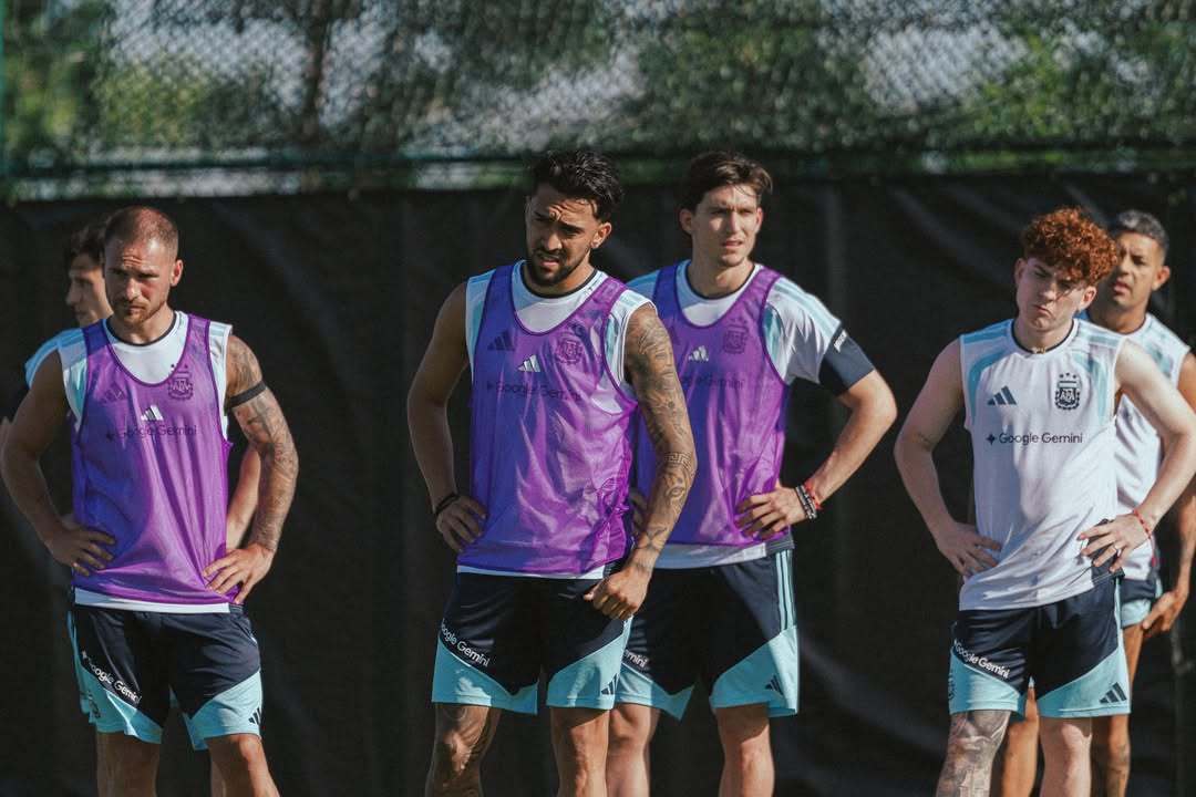 阳光下的快乐男孩们🏋️🇦🇷阿根廷国家队继续备战中世界杯