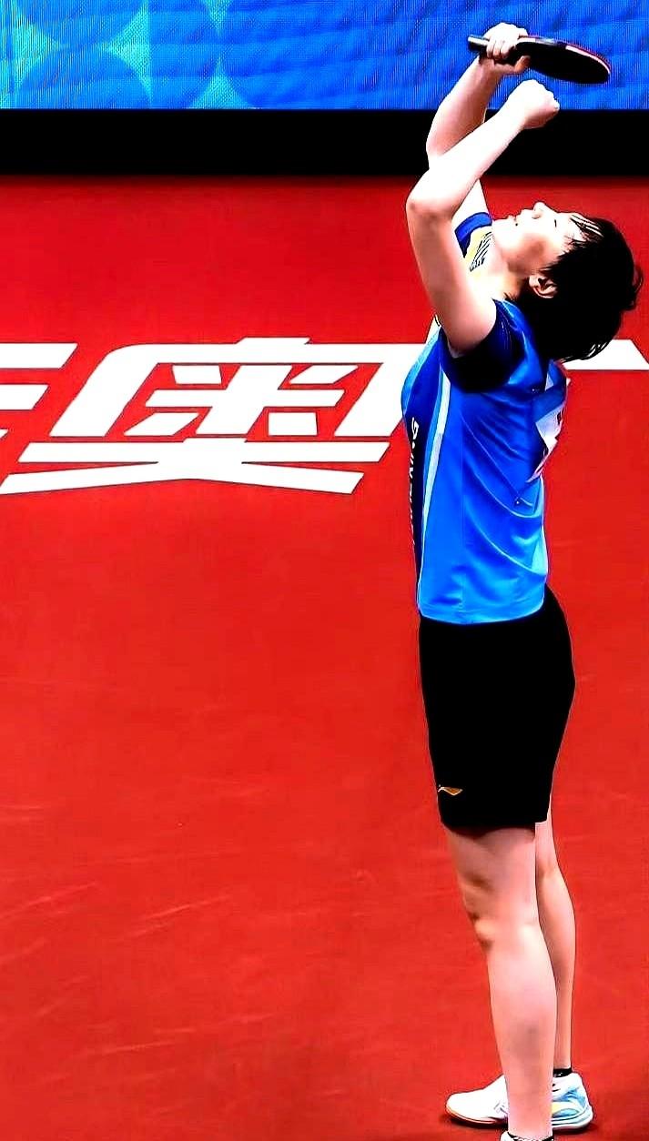 王曼昱一拿金牌，家乡体育局的庆祝方式真是简单粗暴。先是挂个横幅意思一下，后来直接