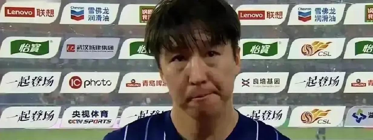 别再为中超老球员消失叹息了。武汉三镇的任航，给出了更硬核的答案。35岁，他