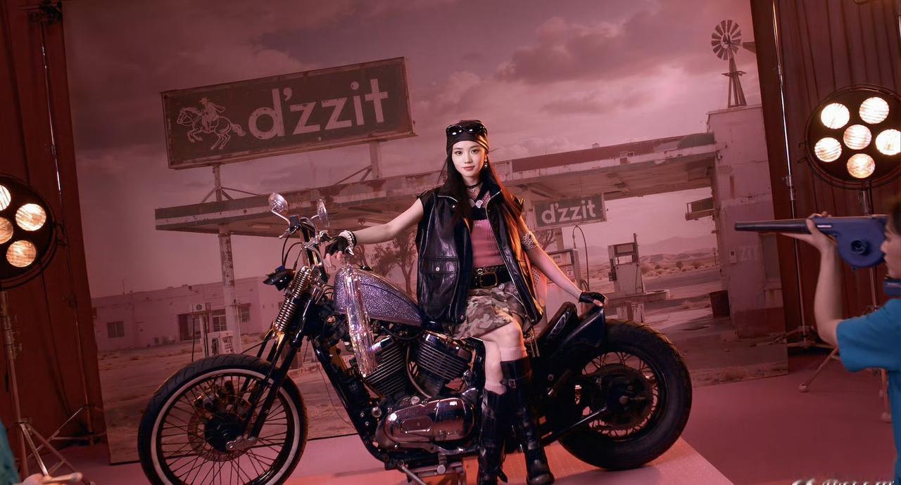 刘浩存超话lhc刘浩存趁早换个哥吧❤️刘浩存镜头里好动人的自然帅晕我了