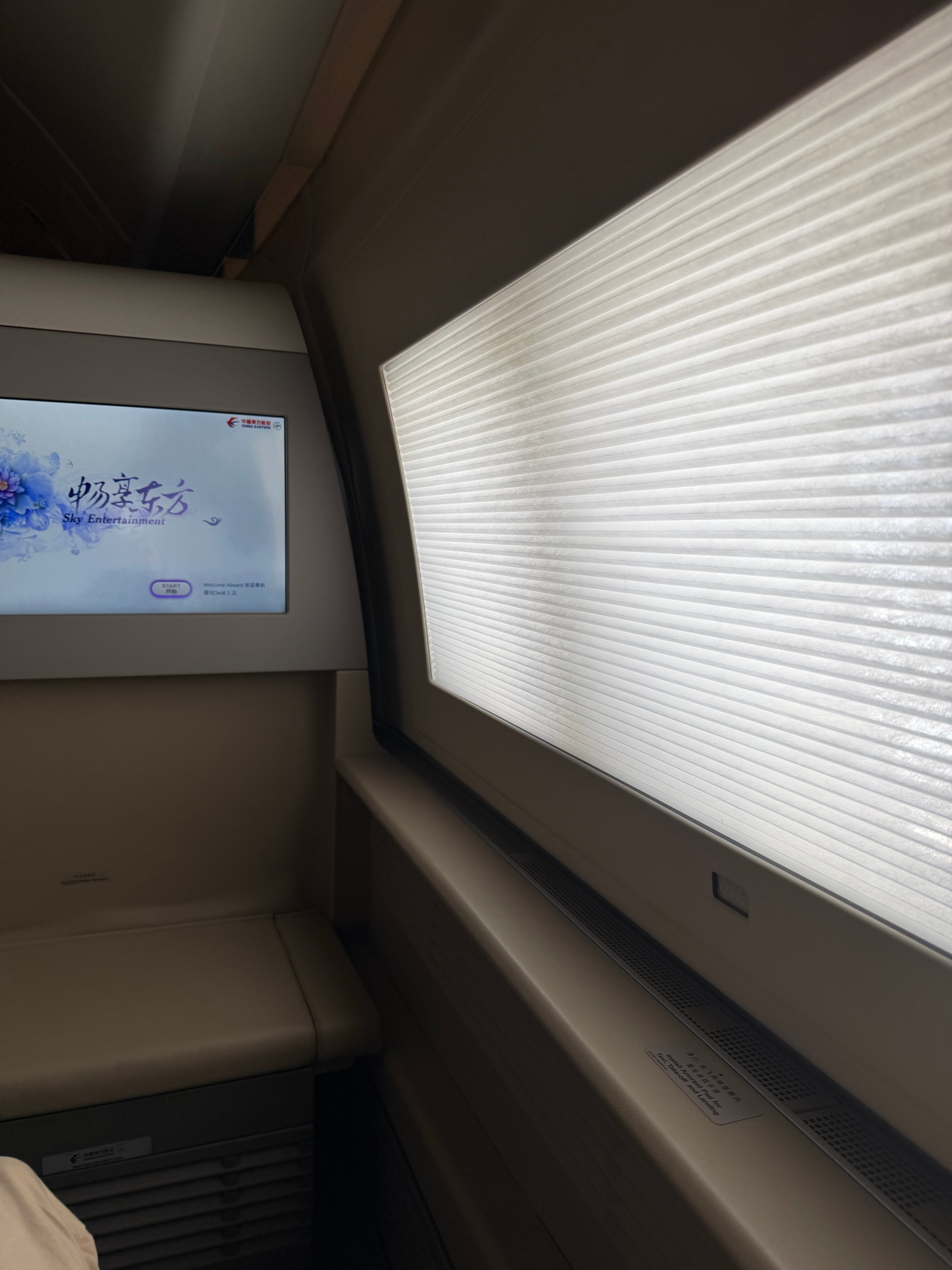 蔚来ES9的二排侧窗有多尊？我这会给个最形象的比方——堪比波音777头等舱的舷窗