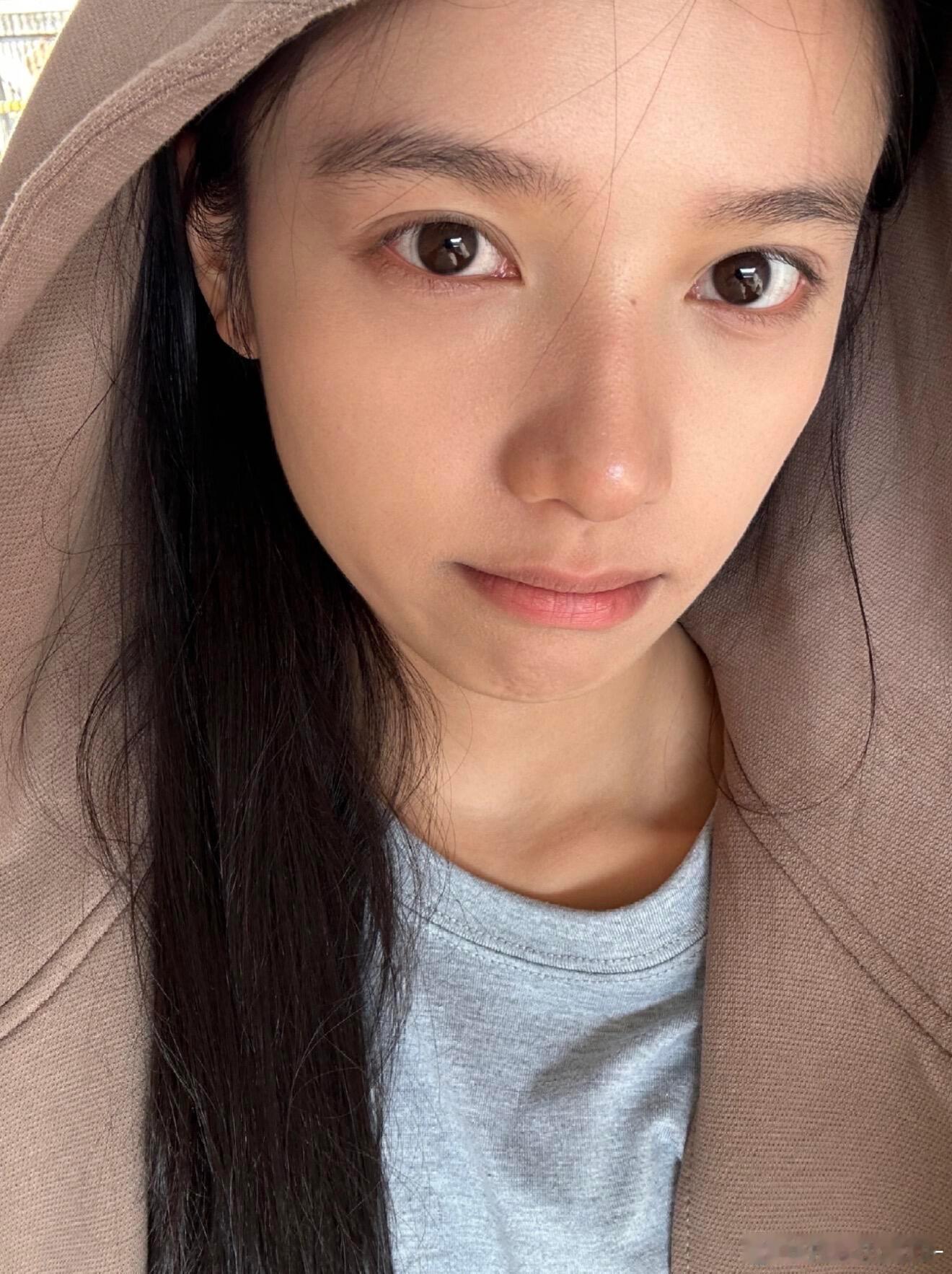 张婧仪，纯素颜，完美骨相！