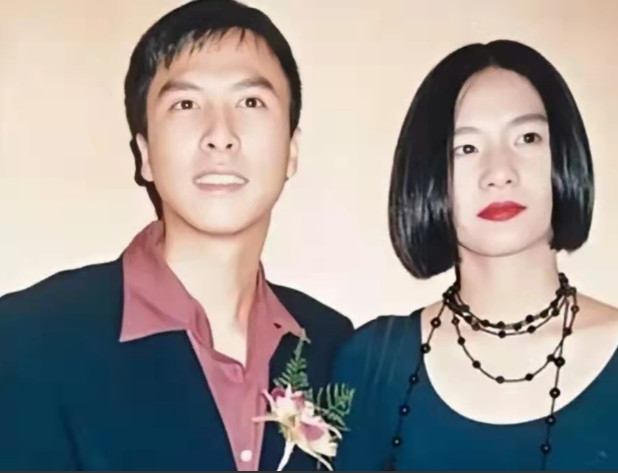 1994年，梁静慈和甄子丹离婚没多久，就发现自己怀孕了。她执意生下来，想复婚，甄