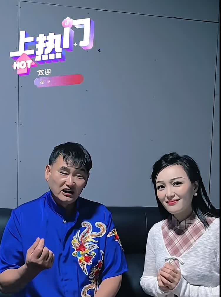 大衣哥朱之文，以前在山东潍坊昌乐搬砖的时候，一点也不会说，还非常木讷。到处蹭蹭饭