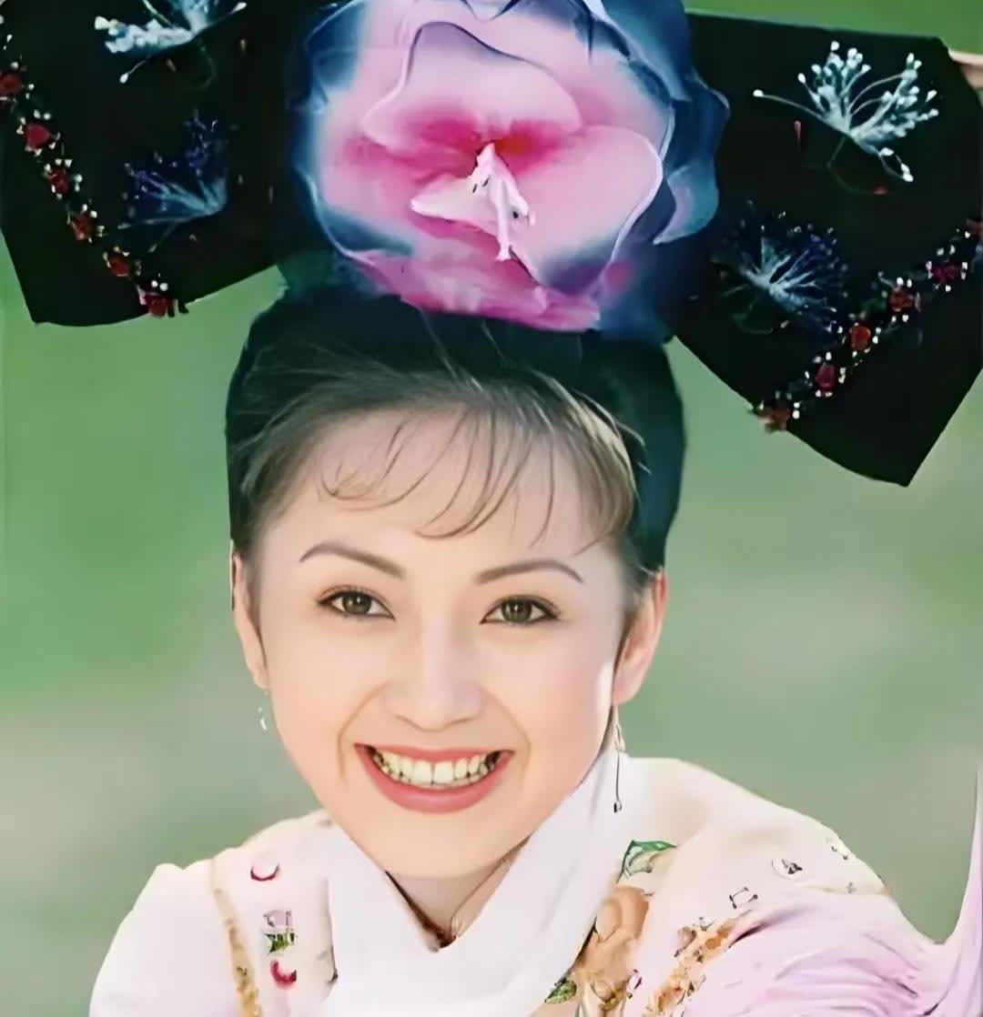 香妃果然很香这旗头也是艳压群芳直接将两位格格秒得连渣子都不剩只可惜没