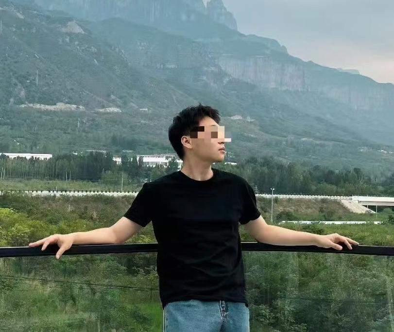 实在令人痛心！26岁工程师家中熟睡离世，加班背后的家庭悲剧令人心碎。1月18