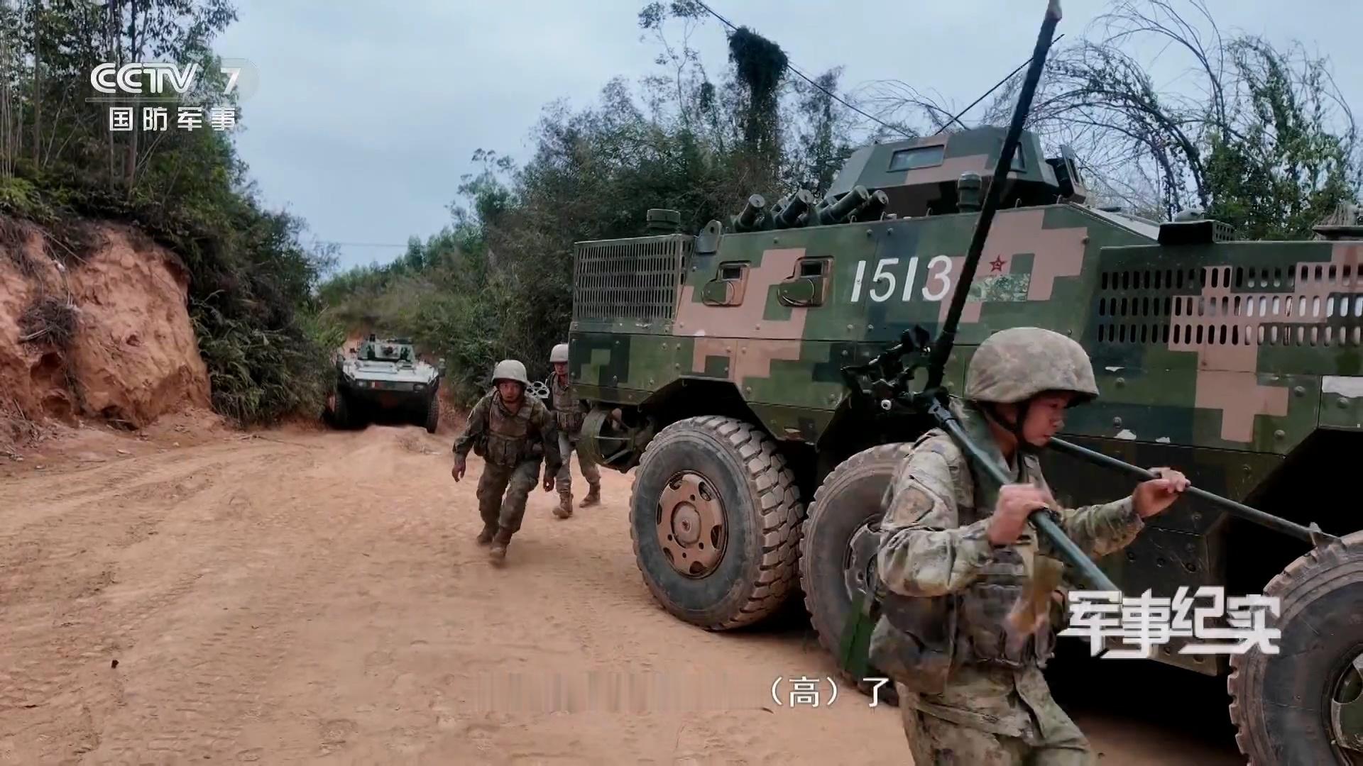 破障小组下车开辟通路