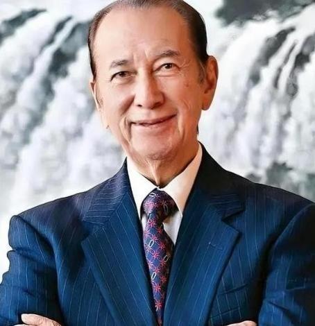 “赌王”何鸿燊生前曾讲过：“等你赢了2000万打算走时，赌场不会拦你。可就在你转