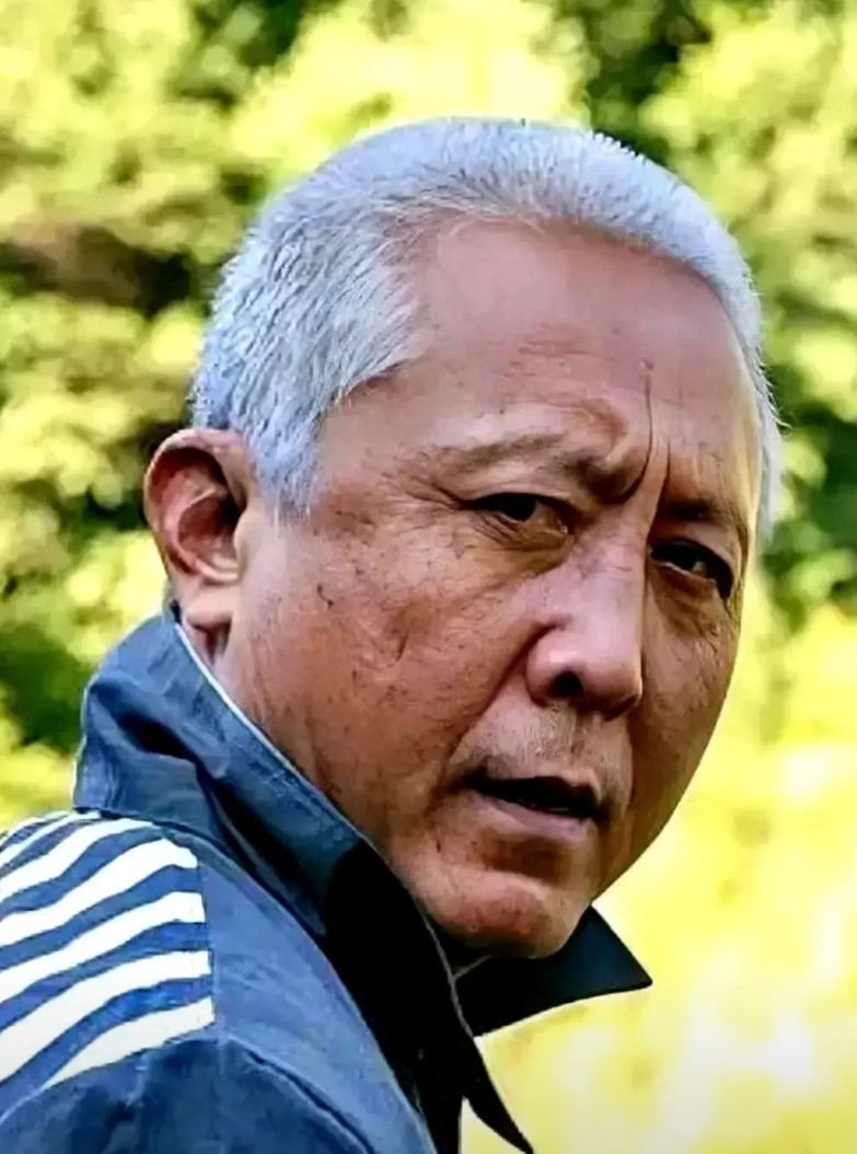 大家还记得这位男演员吗？他的名字估计不少人都耳熟，演了几十年配角，由于他长的一