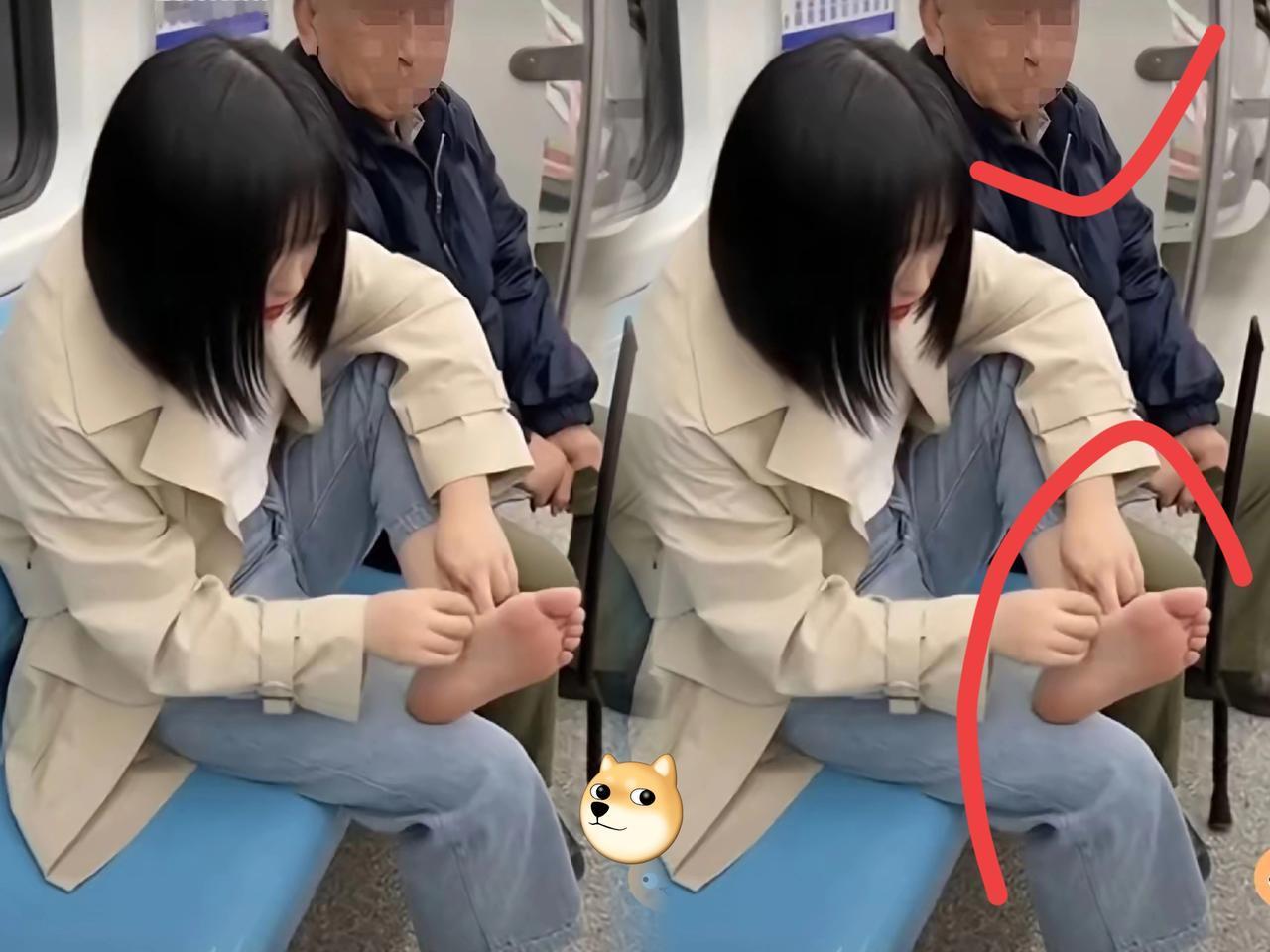 离谱！地铁里这波操作，连旁边大爷都看呆了直摇头！网友实拍的画面太膈应人：打