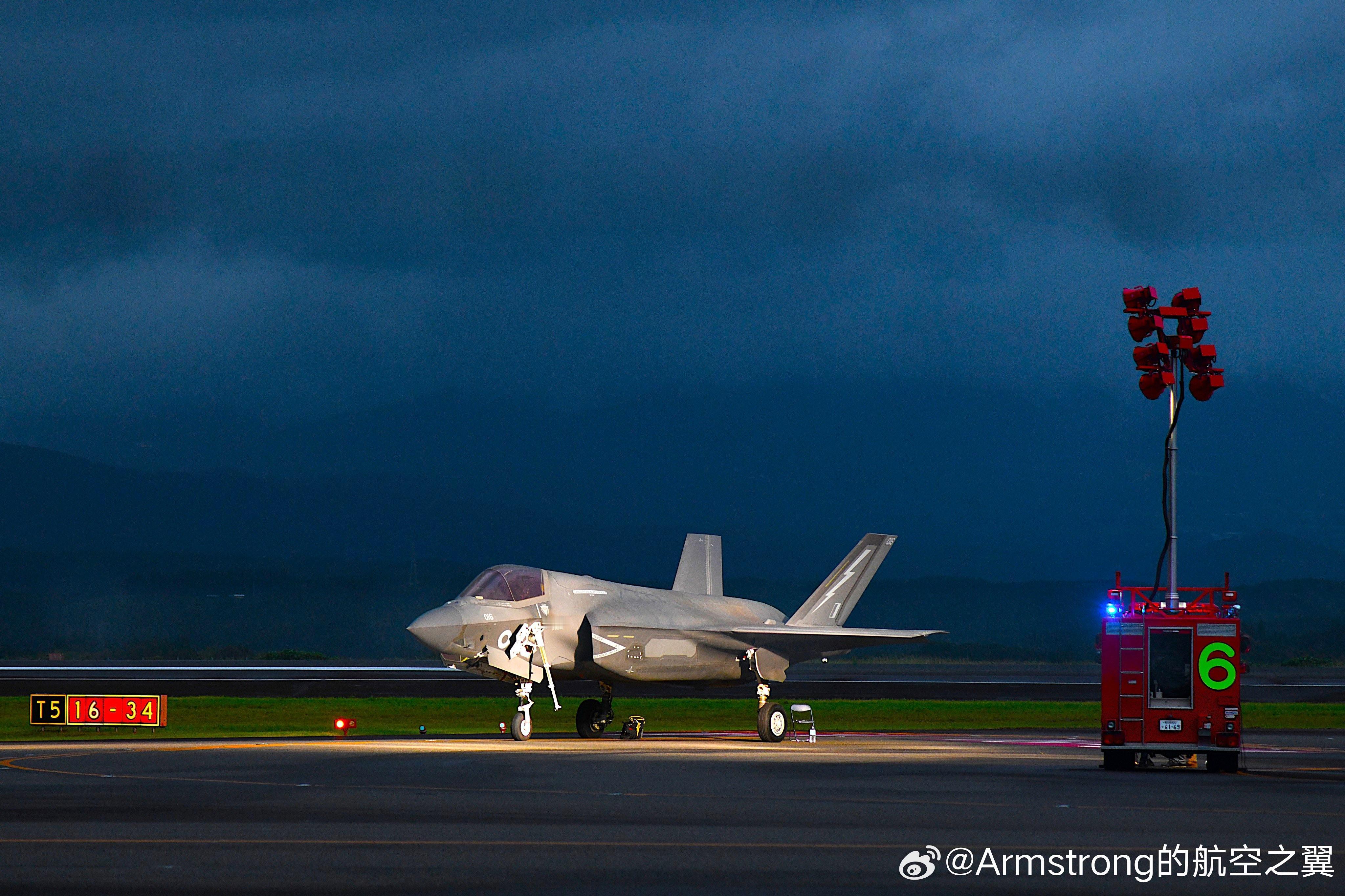 滞留日本鹿儿岛的英国F-35B，编号016，上次滞留印度的编号034。该舰这次出