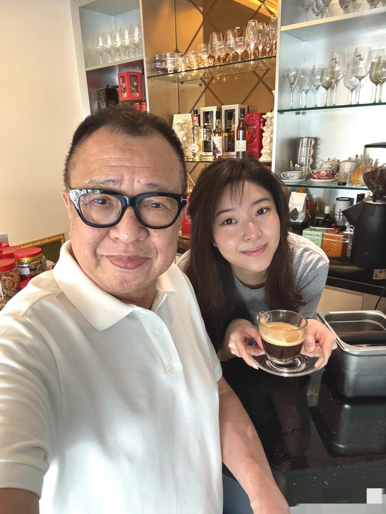 有没有人发现许绍雄的最后一年很不对劲以前的他,一年好几部戏的节奏,