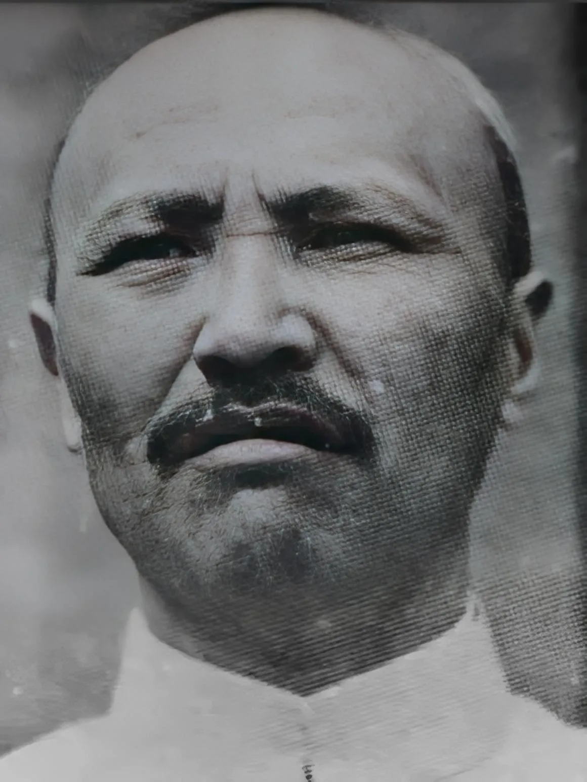 1947年4月，孙殿英在老巢汤阴被解放军包围后，拿出几万黄金分给手下，高级军官每