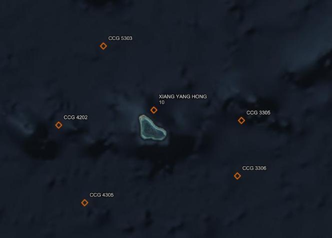 黄岩岛水域，向阳红10号开动了，大批海警船把四周围得密不透风！菲律宾急得跳脚：不