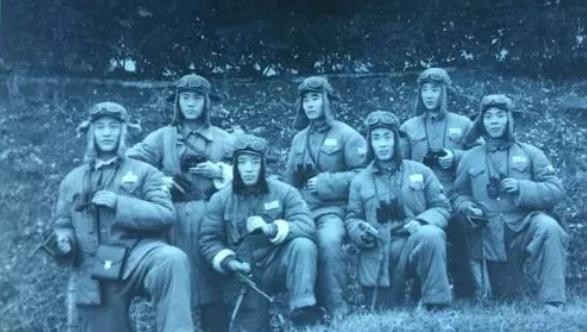 1952年6月2日，时任西南军区司令员的贺龙接到紧急通知，毛主席要在中南海见他。