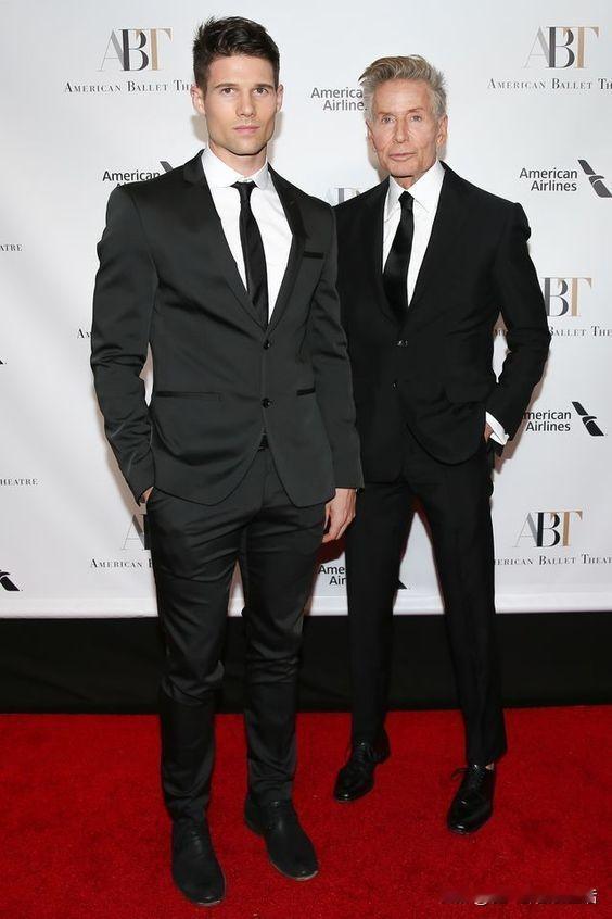 CK品牌创始人CK，本来是一个钢铁直男，创办了一个极简风格的服装服饰品牌，曾经有